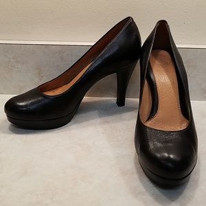 Nurture black platform heel, size 7M